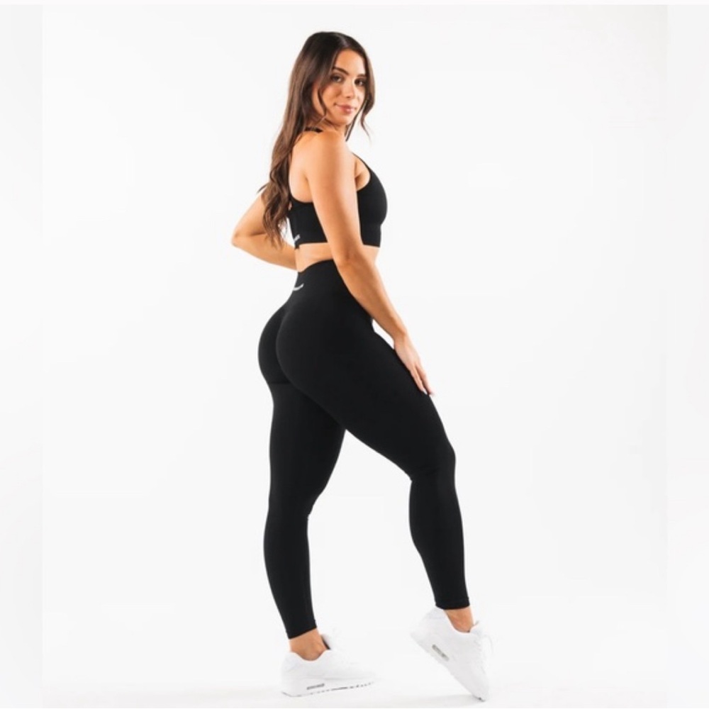 Alphalete pants. Only worn 2 times. Black